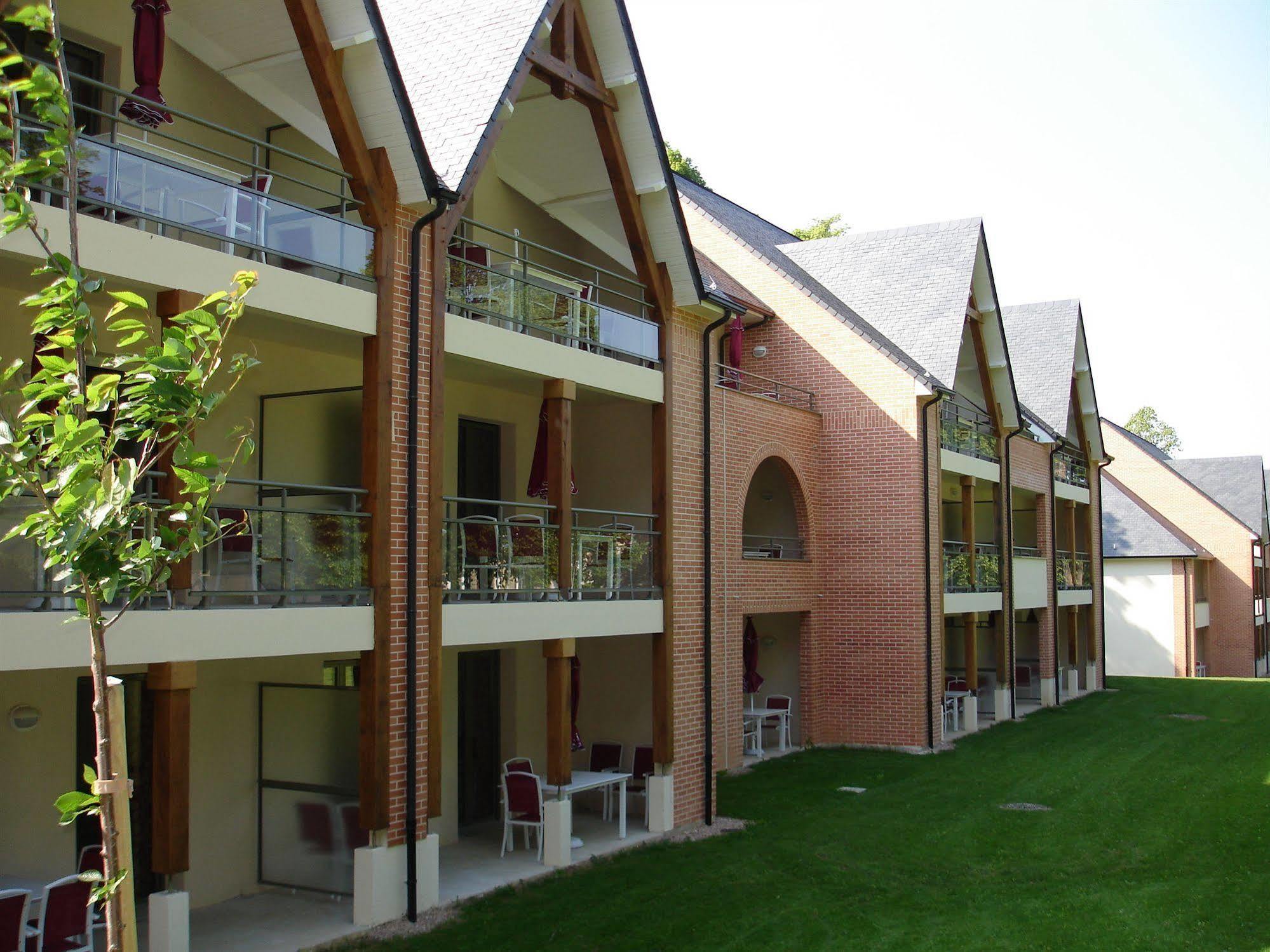 Le Chateau De Pretreville La Riviere-Saint-Sauveur Exterior photo